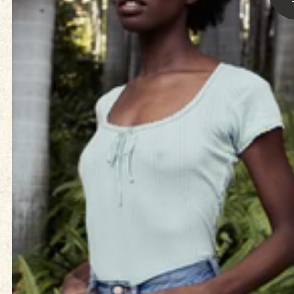 Brigitte tee, not sure e the colorway but it’s cream, size M